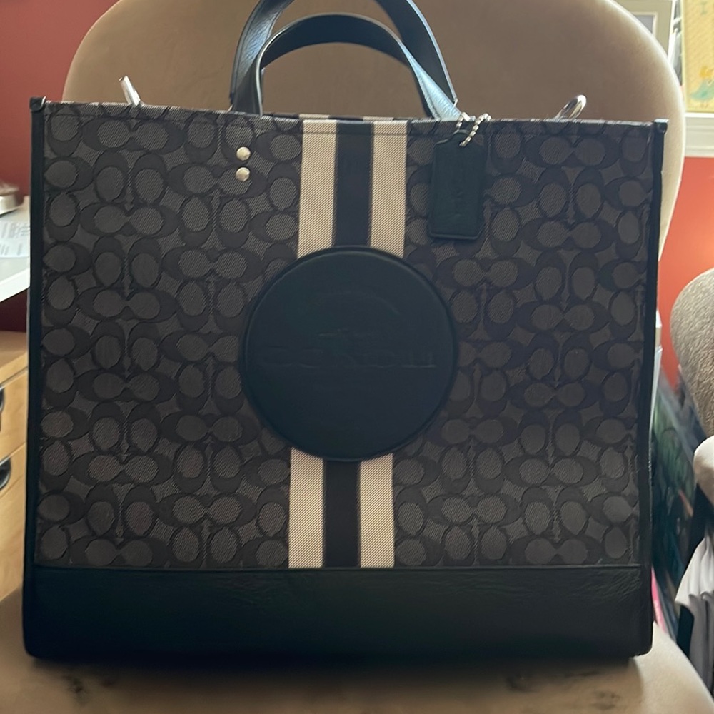 Coach Dempsey 40 In Signature Jacquard With Strip & Patch